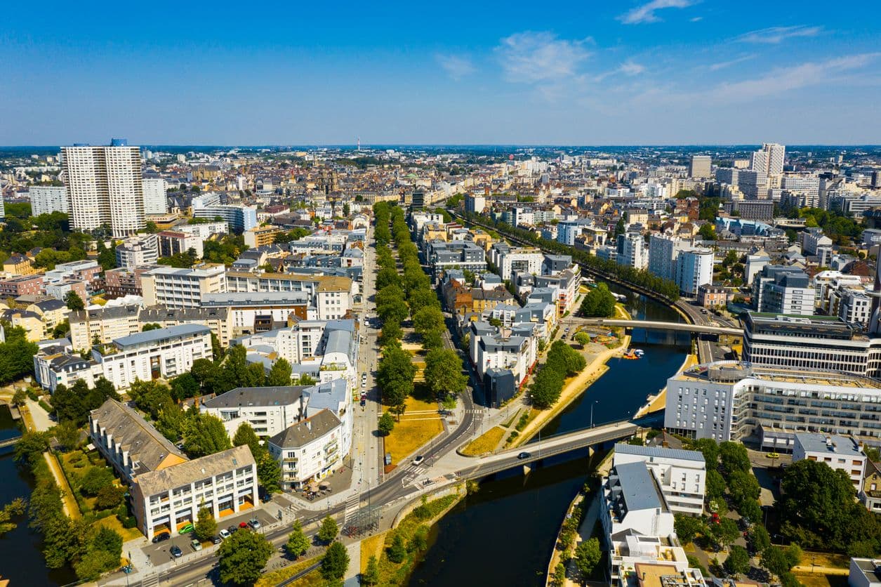 Vue aérienne sur la ville de Rennes en Bretagne.