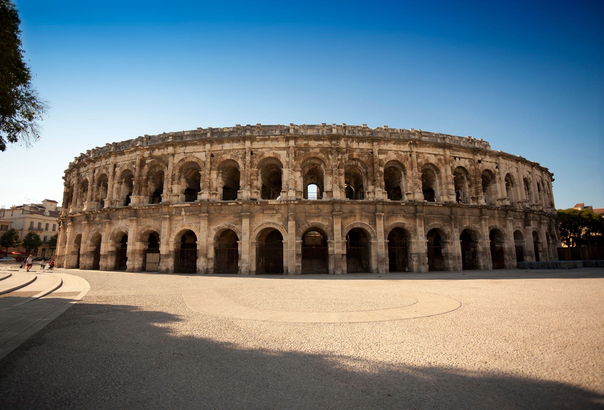 Les arènes de Nîmes, qui valent à la ville le surnom de Rome française. ©rzdeb