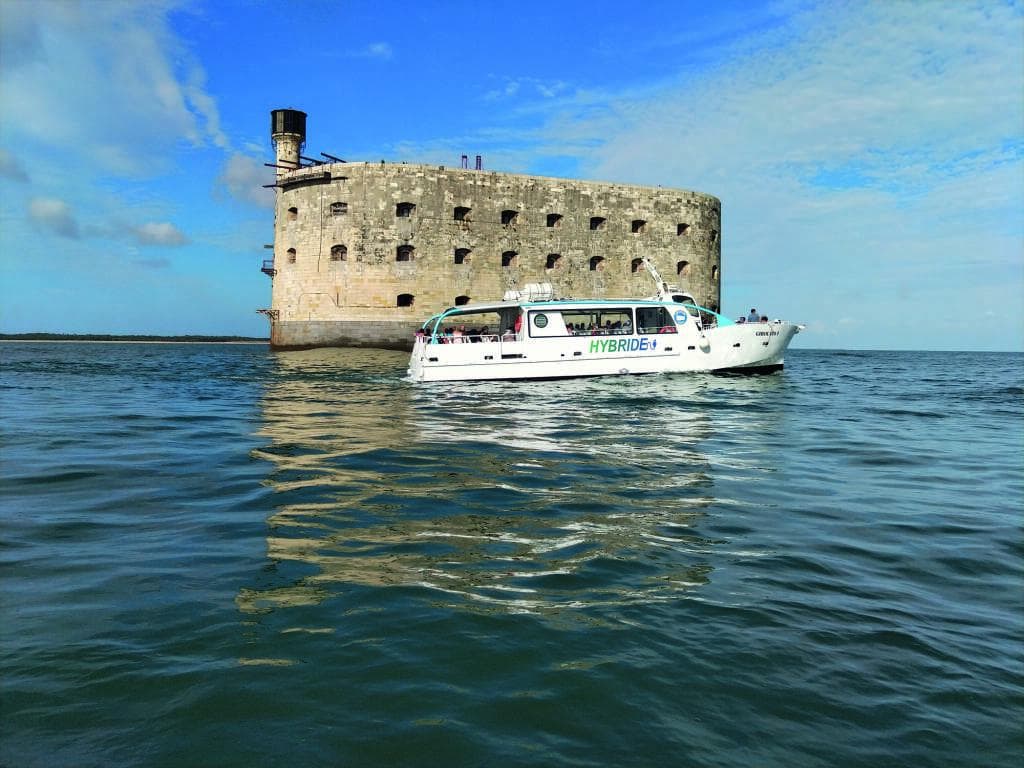 Approchez Fort Boyard de très près avec une balade en mer. ©Yann Perrottet