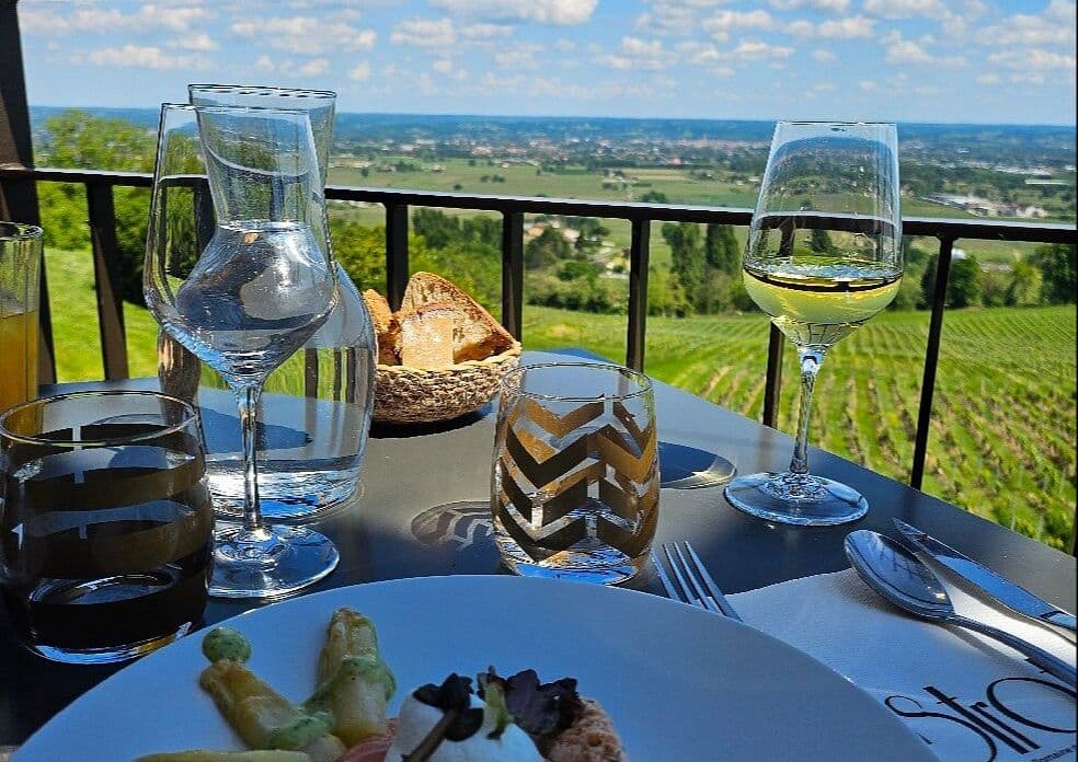 On déjeune face aux paysages du Périgord pourpre. <strong>©</strong>BistrotdeMalfourat
