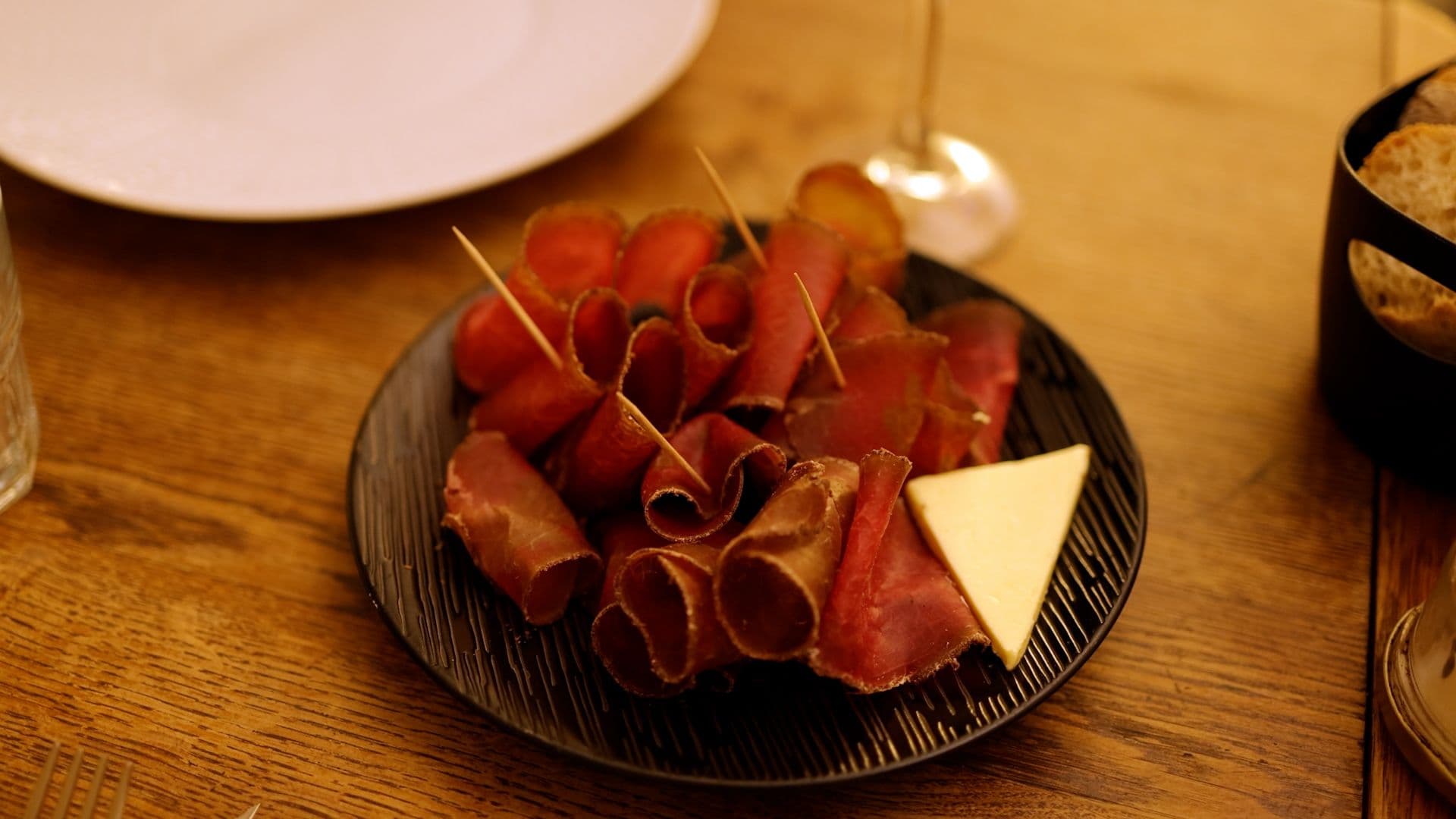 Le bœuf séché maison proposé par le restaurant Les Tables du Bistrot. 