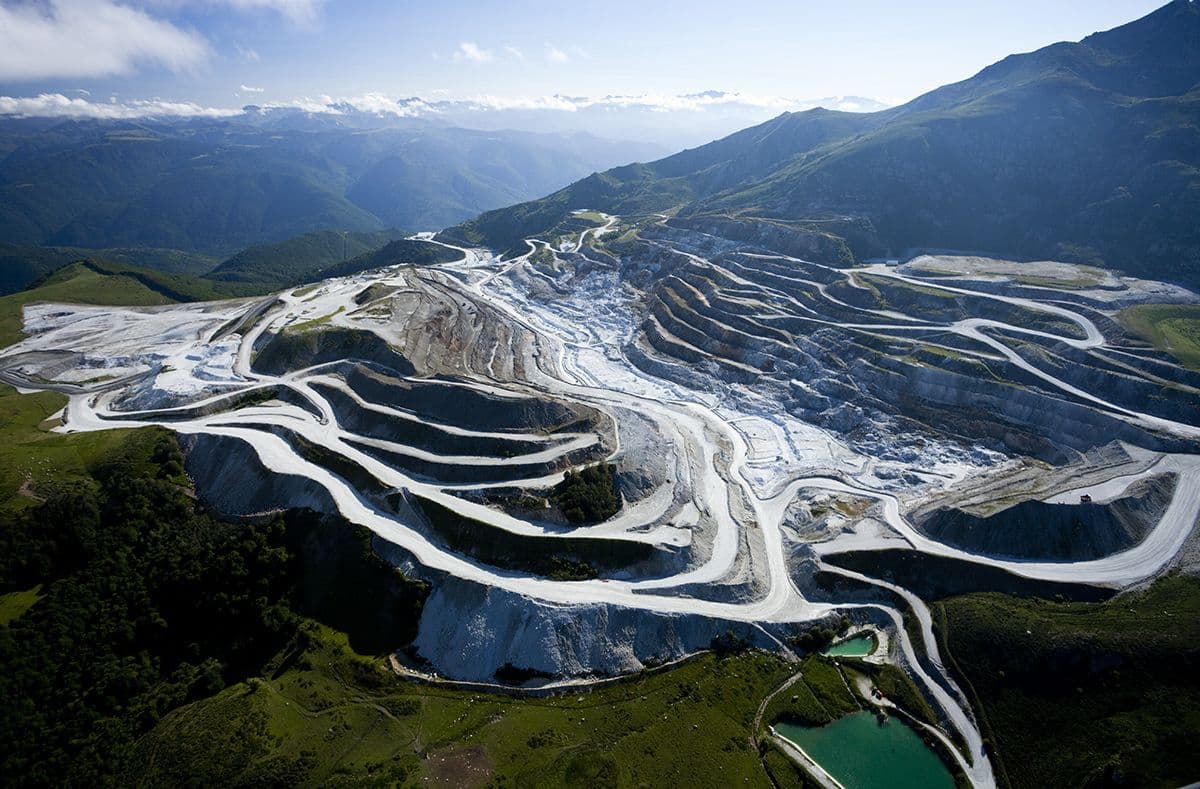 Les incroyables rivières blanches de la plus grande carrière de Talc au monde ! ©Talcaneo