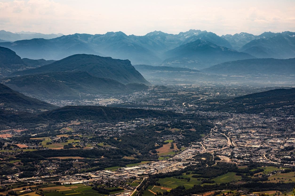 Vue aérienne sur l'agglomération de Chambéry.