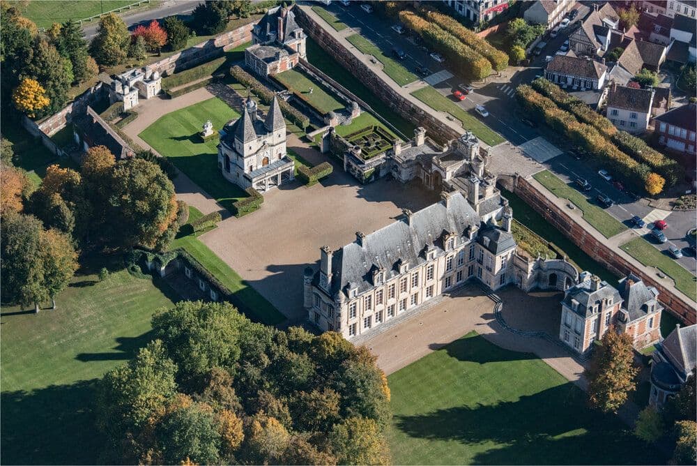 Le très beau château de Diane de Poitiers, au coeur du village d'Anet. ©CommeDesFrançais