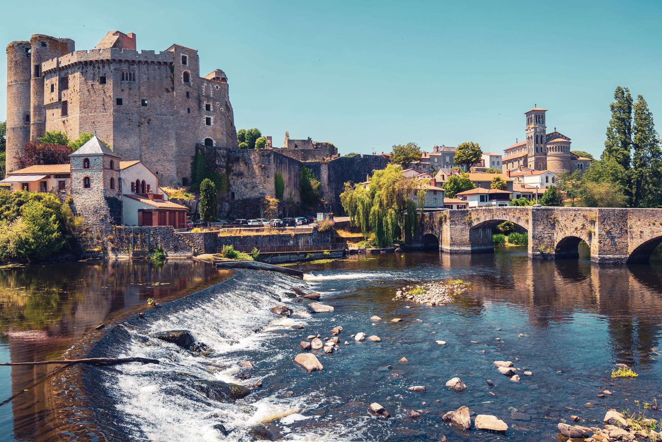 La Toscane en Vendée, c'est la promesse de Clisson. ©margouillatphotos