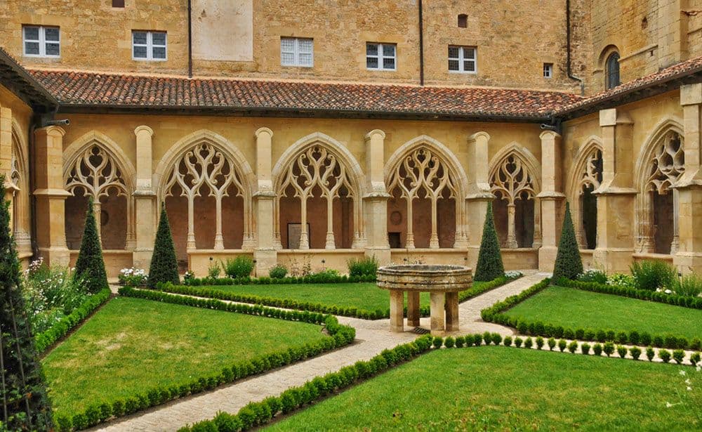 Dormir à l'Abbaye de Cadouin : une expérience historique et émotionnelle unique ! <strong>©</strong>Auberge de Jeussese Abbaye de Cadouin