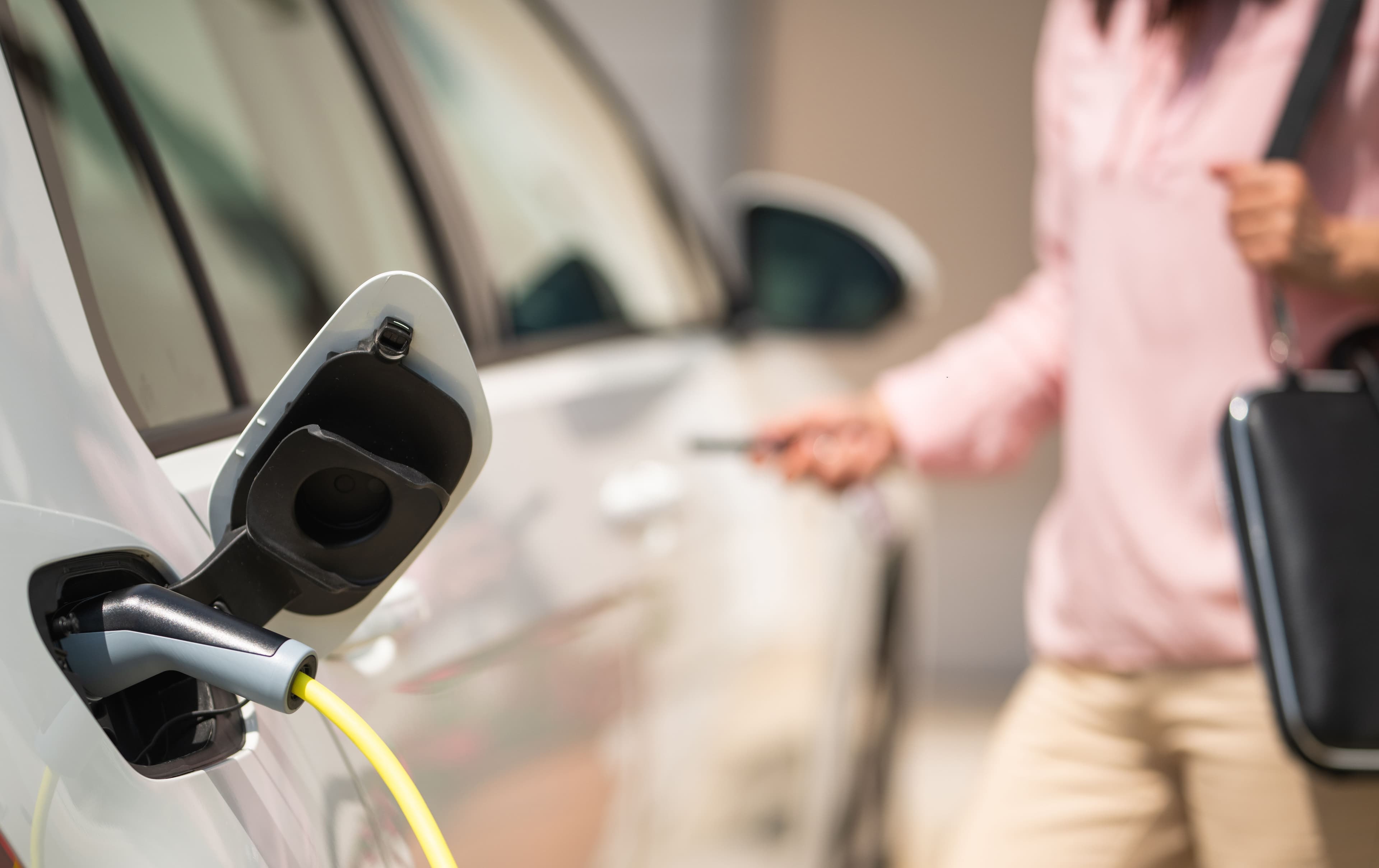 Donnez un coup de pouce: c'est ainsi que la batterie de la voiture