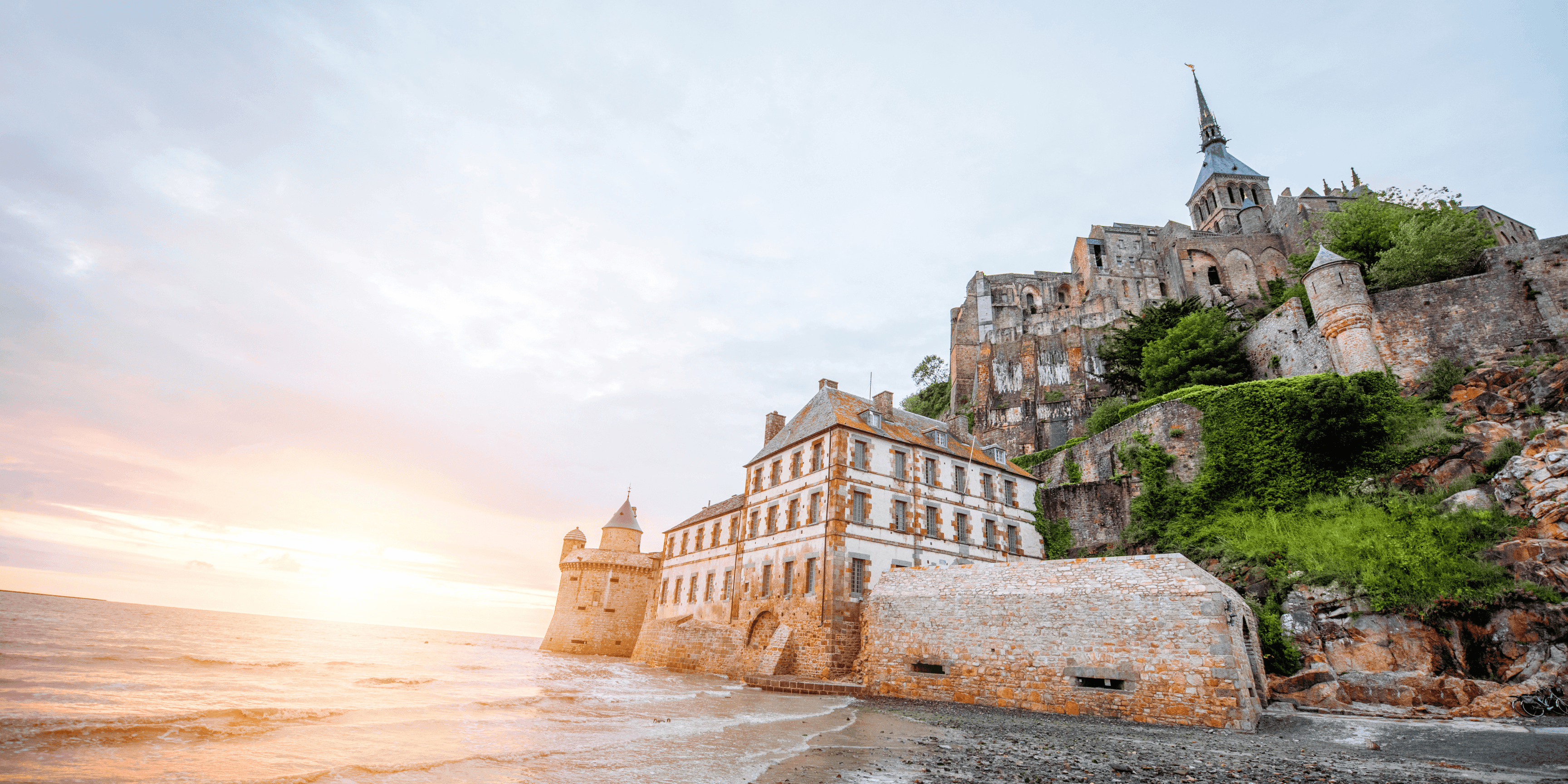 Coucher de soleil sur le Mont-Saint-Michel.