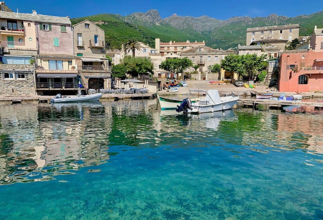 Vue sur le port d'Erbalunga 