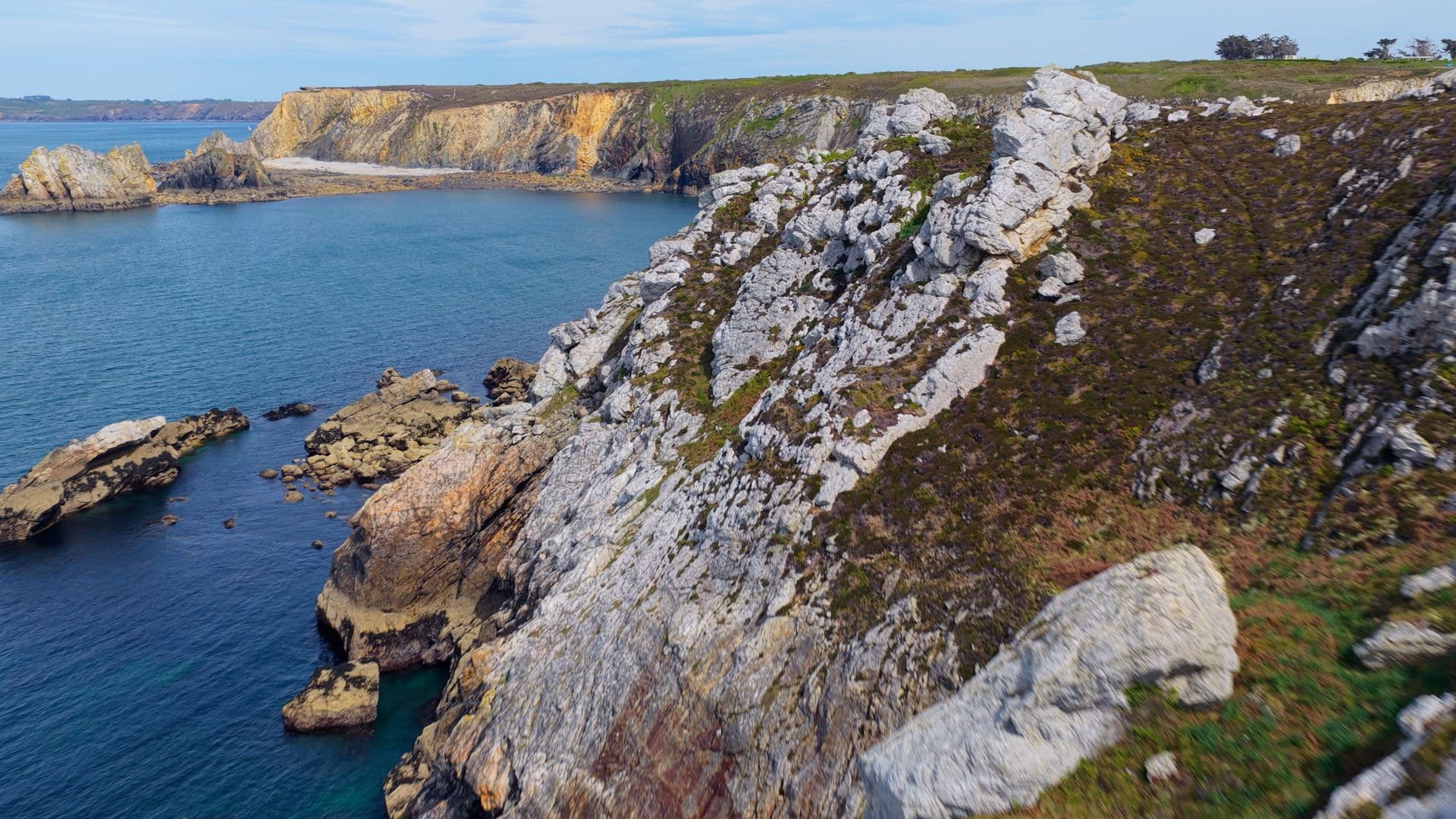 Les falaises de la presqu'île de Crozon sont les témoins de l'histoire de notre planète. ©Roole