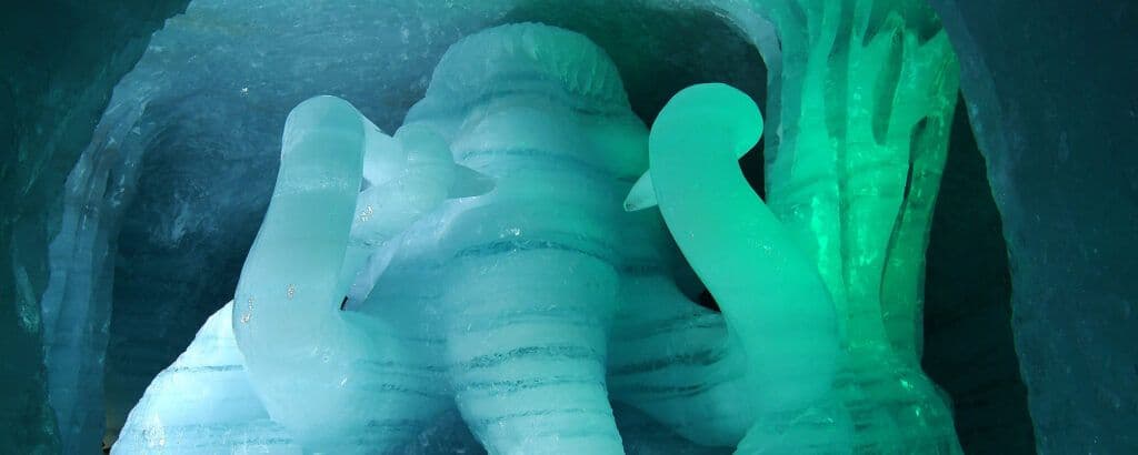 Les superbes sculptures de glaces, un émerveillement pour petits et grands. ©LaGrottedeGlace