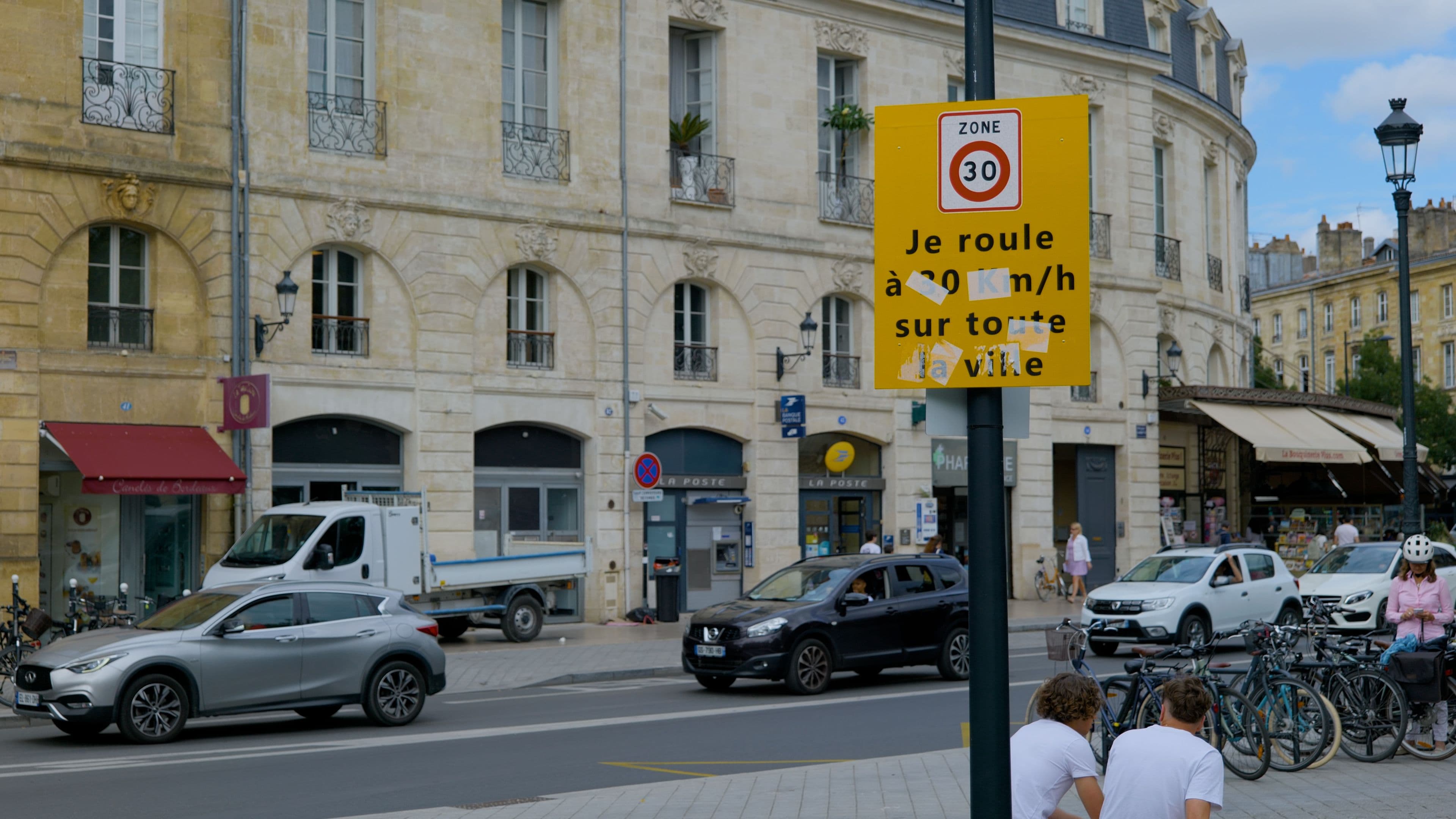 La limitation de vitesse à 30 km/h est instaurée depuis 2022 à Bordeaux. ©Roole