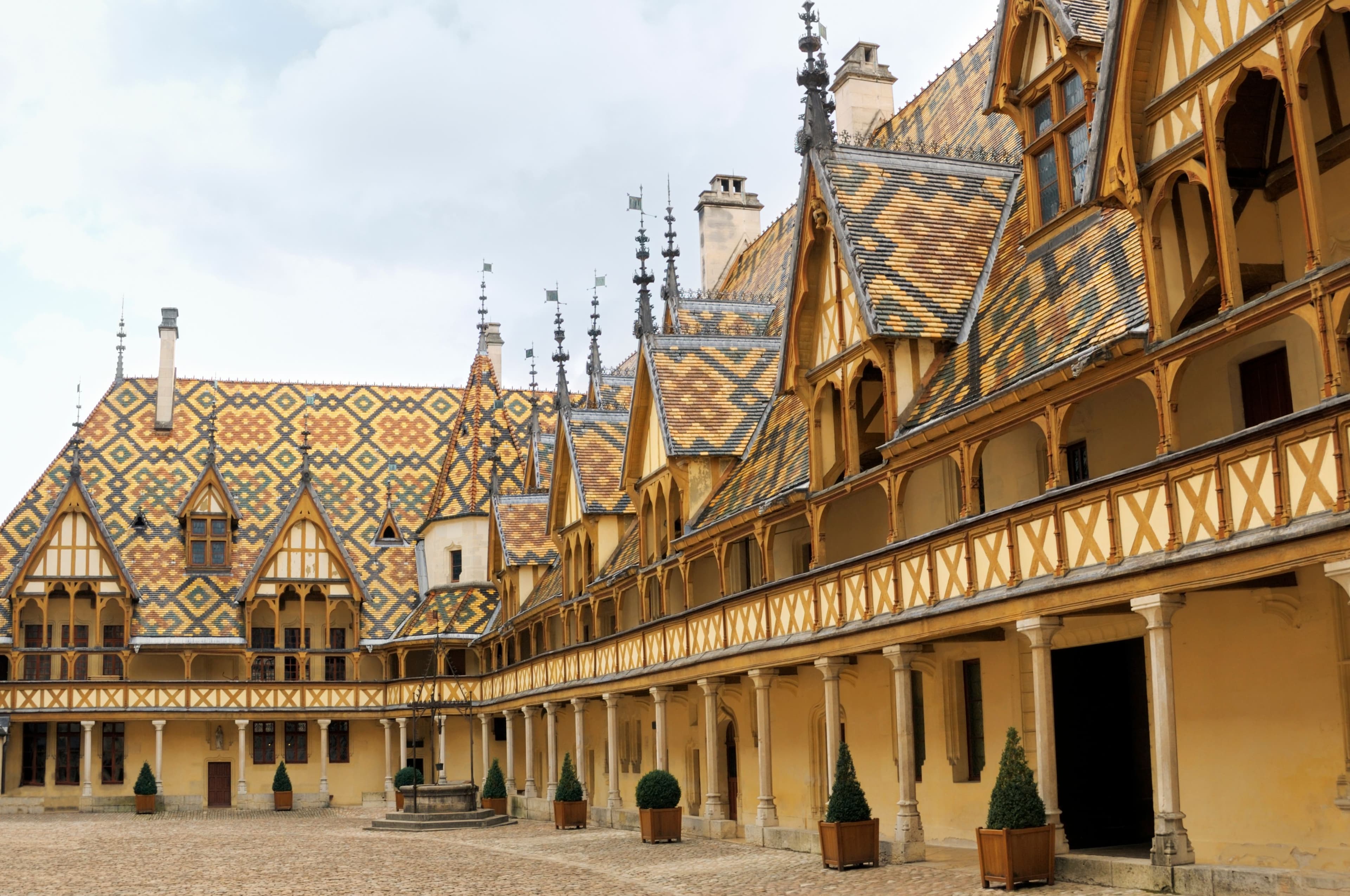 Aussi majestueux que lumineux : les hospices de Beaune. <i>©</i>nikitje