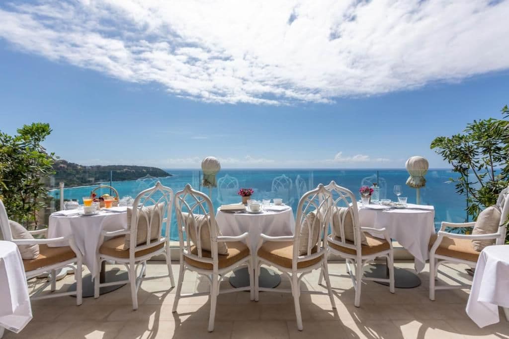 Petit déjeuner avec vue mer : c'est la promesse de l'hôtel Roquebrune à Menton ! ©Hôtel Le Roquebrune