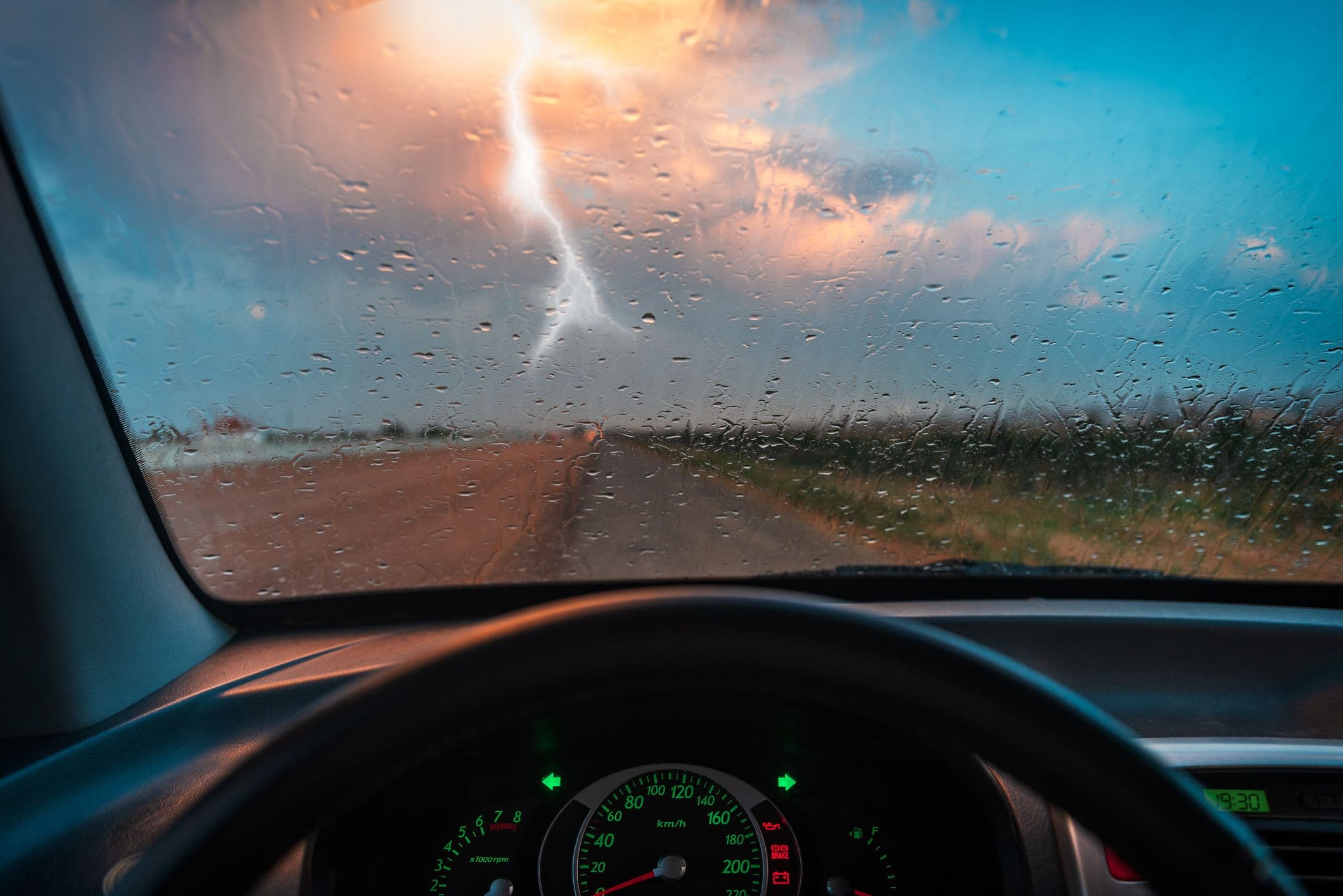 Orage et foudre en voiture