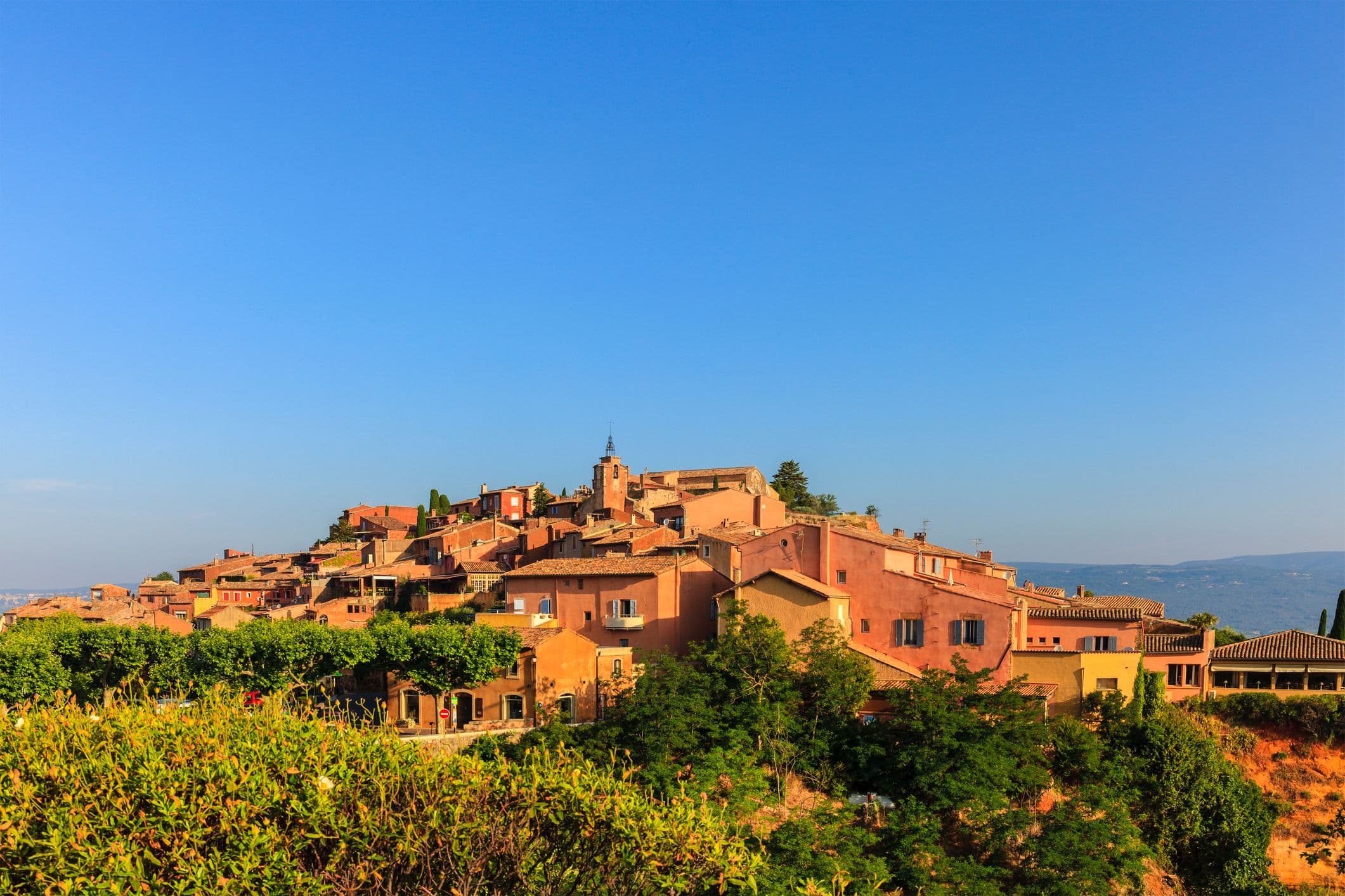 Le Luberon compte 5 villages labellisés “plus beau village de France” : Roussillon en fait partie. ©iStock/Flavio Vallenari