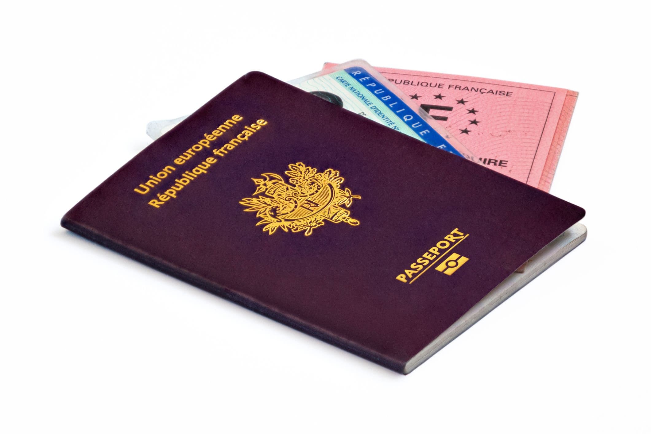Des papiers officiels : permis de conduire, carte national d'identité et passeport