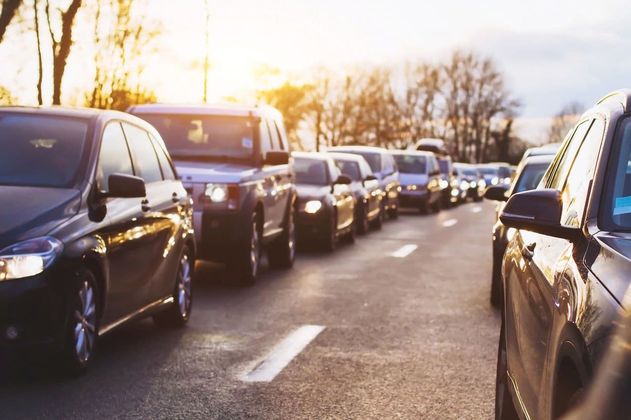 Des voitures dans un embouteillage