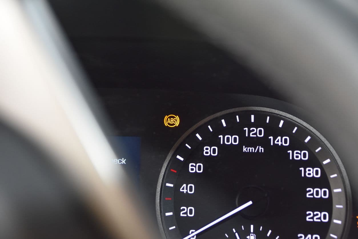 Image De Démarreur électrique Pour Une Voiture Isolée Sur Fond Blanc.