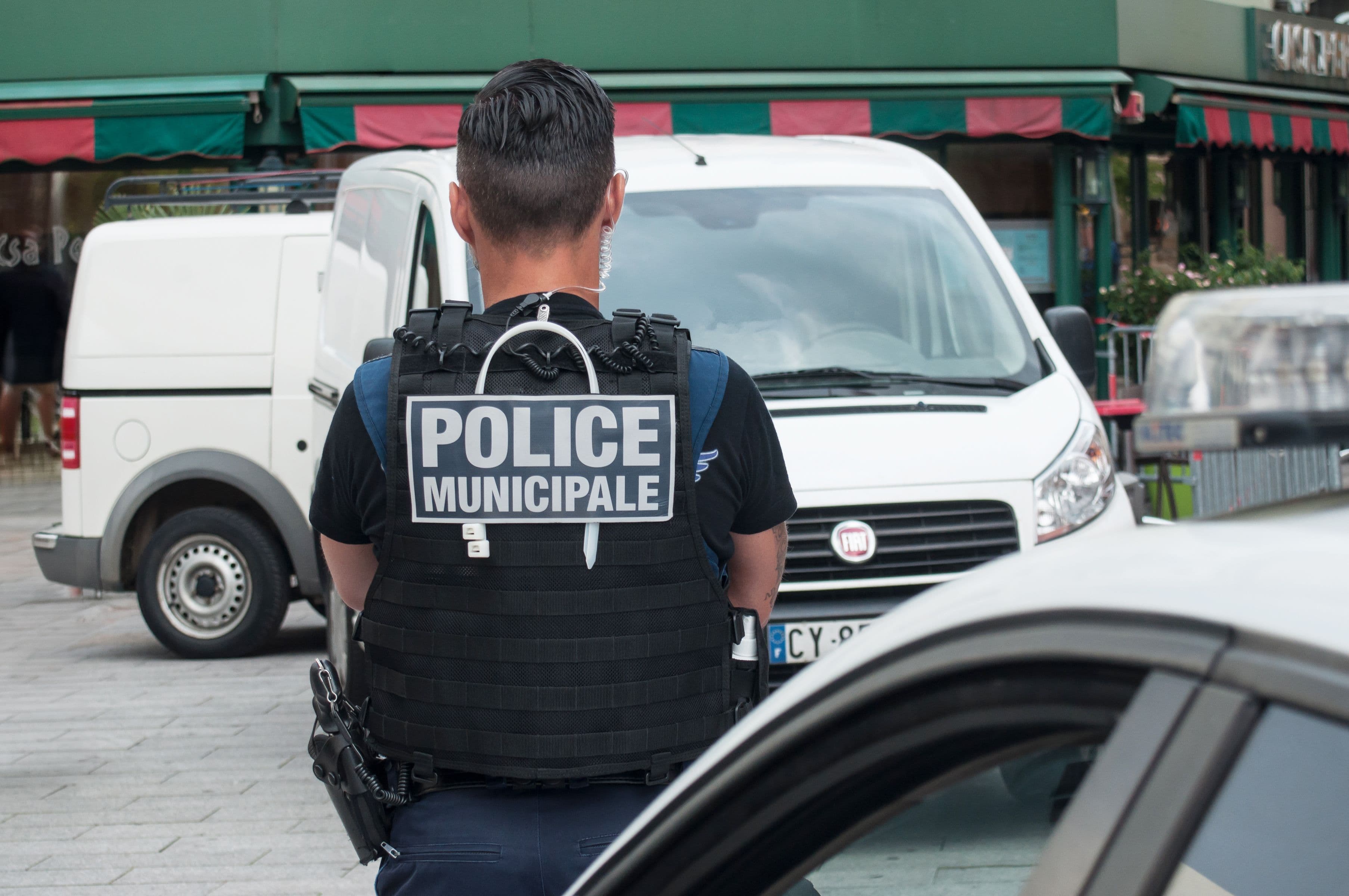 Une photo d'un agent de la police municipale pour mettre en avant notre questionnaire sur le prix des contraventions en France