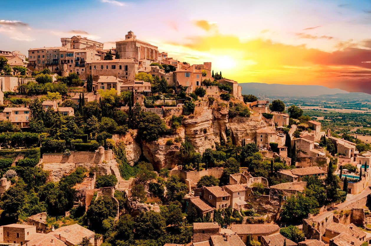 Panorama spectaculaire sur le village de Gordes ©Fyletto.