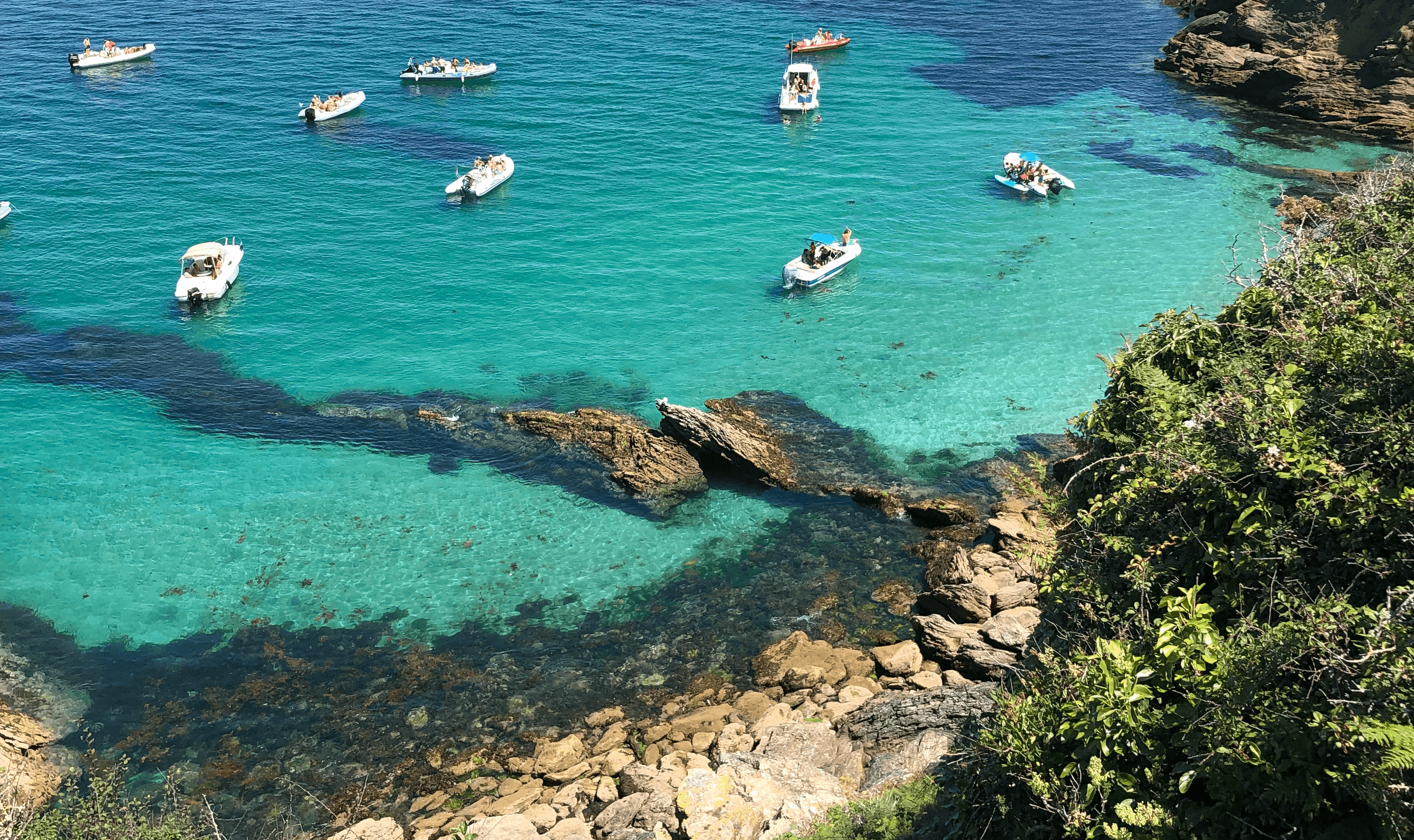 Tahiti Beach vu du sentier côtier sur l'île de Groix.