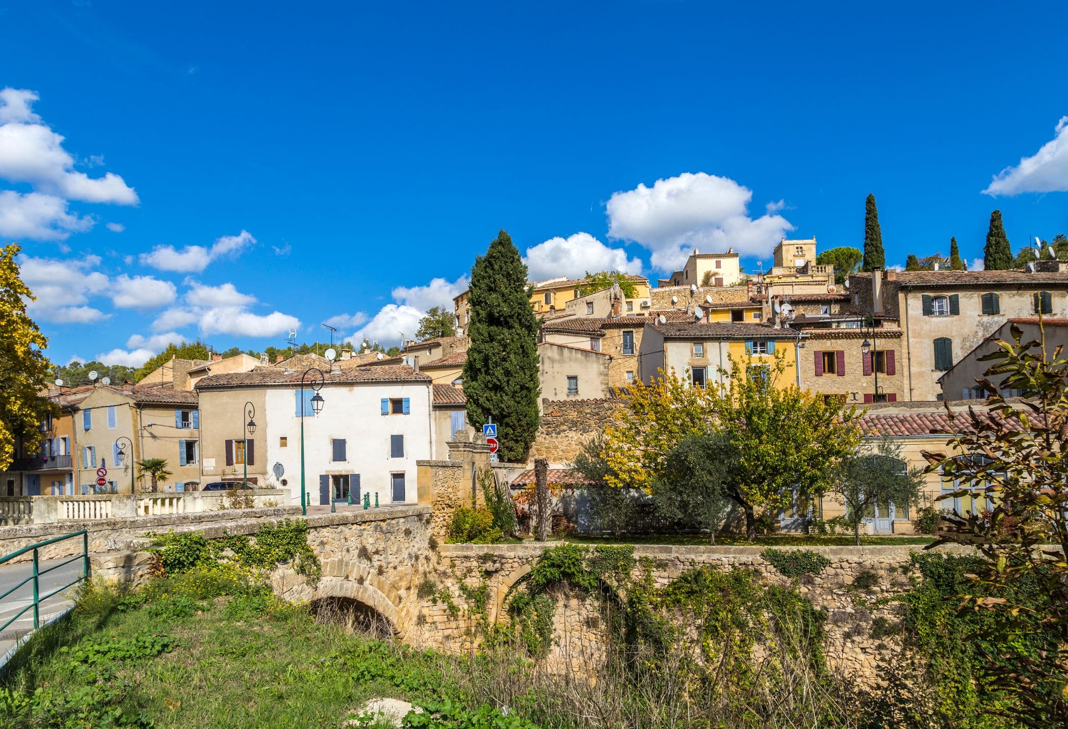 L'adorable village de Jouques, autour de la Sainte-Victoire. ©Meinzahn