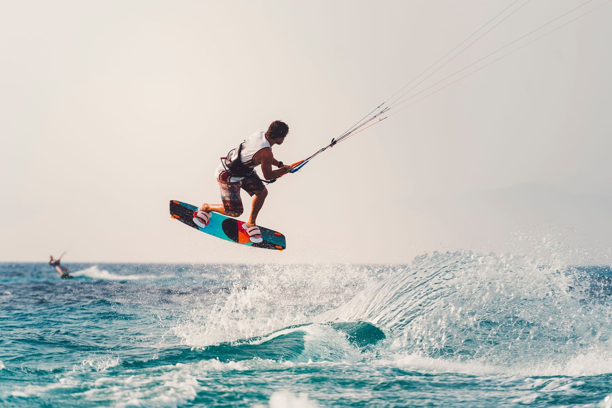 Essayez-vous au kite surf au large de la presqu'île de Giens. ©Ziga Plahutar