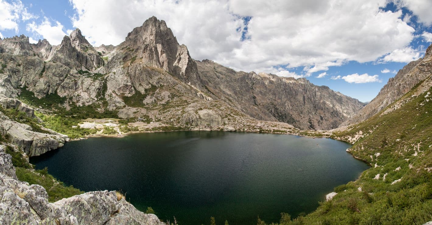 Le lac Melo, un des plus beaux paysages de la montagne corse. ©Hornet83