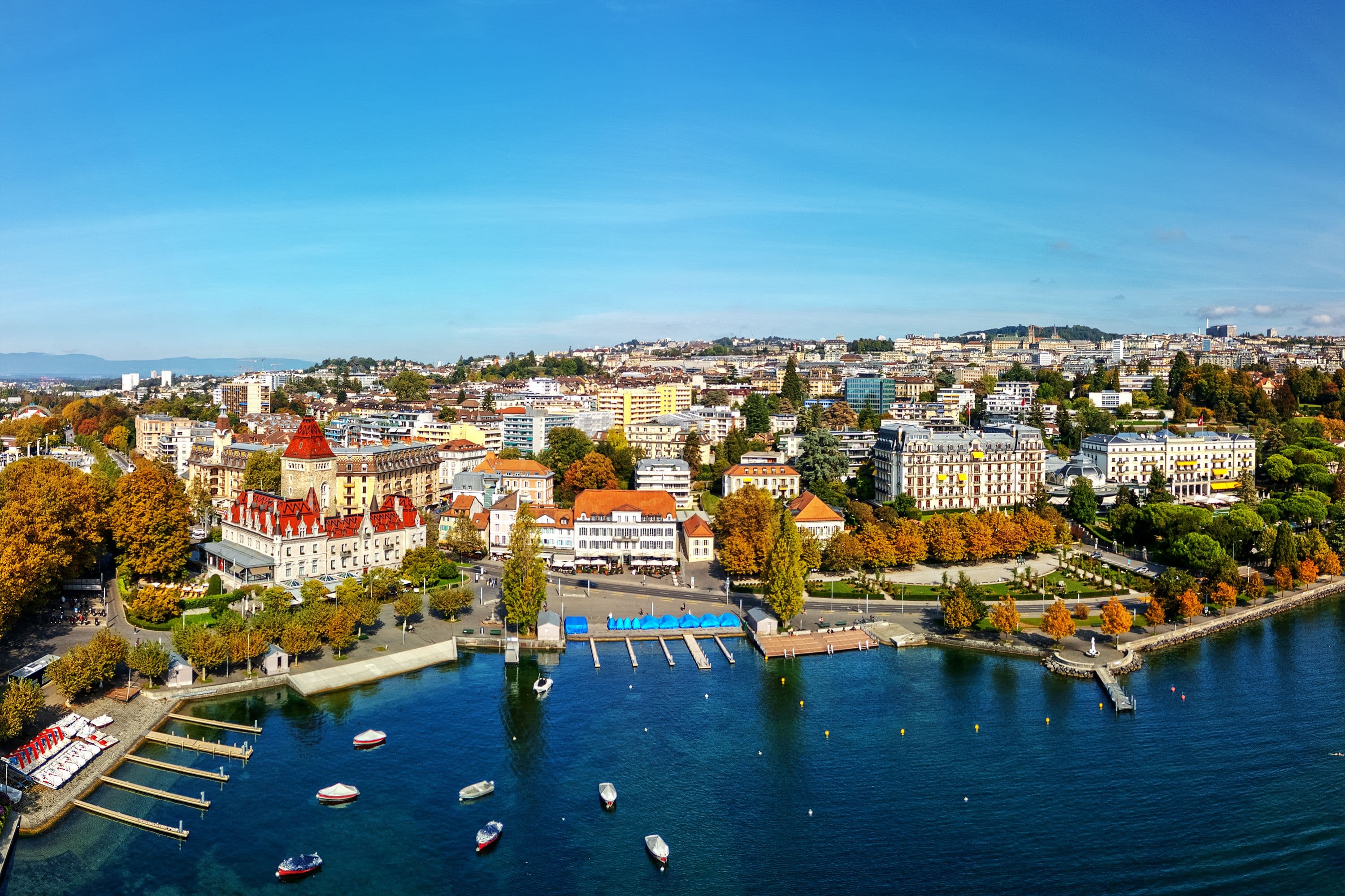 Lausanne, la ville médiévale et historique des rives suisses du lac. ©Sean Pavone