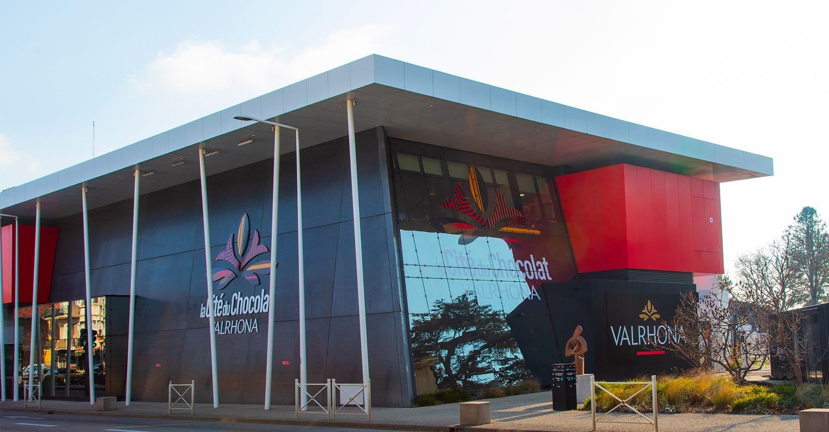 La Cité du chocolat Valrhona est située à 20 km au nord de Valence. ©maya communication