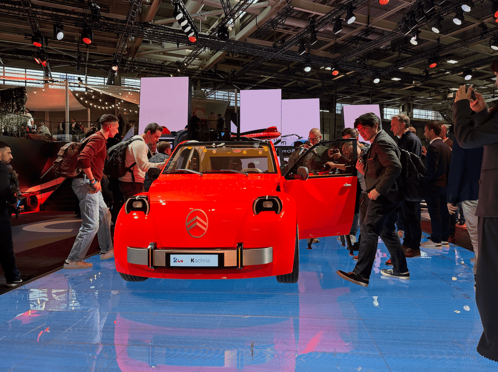 Le concept-car Citroën 2cv est incontestablement une des stars du Mondial de l’auto 2026 ©Roole