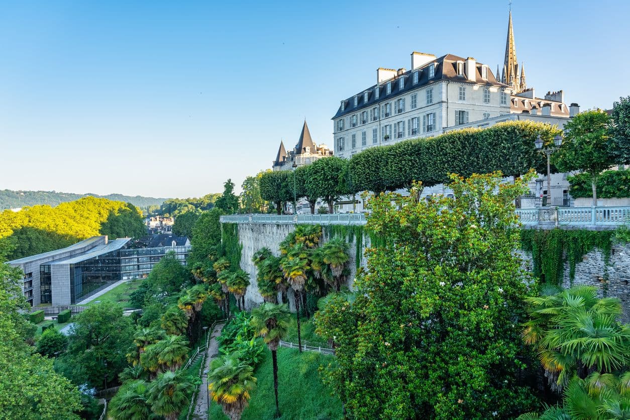 Profitez des magnifiques points de vue sur les Pyrénées depuis la ville de Pau. ©Jose Miguel Sanchez