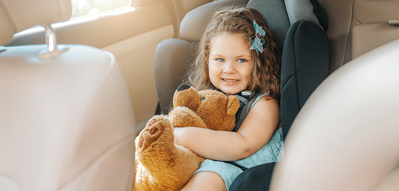 La sécurité en voiture avec Bébé âge par âge