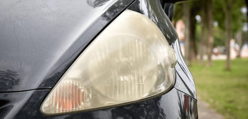 3 manières de restaurer des phares de voiture opaques avec un