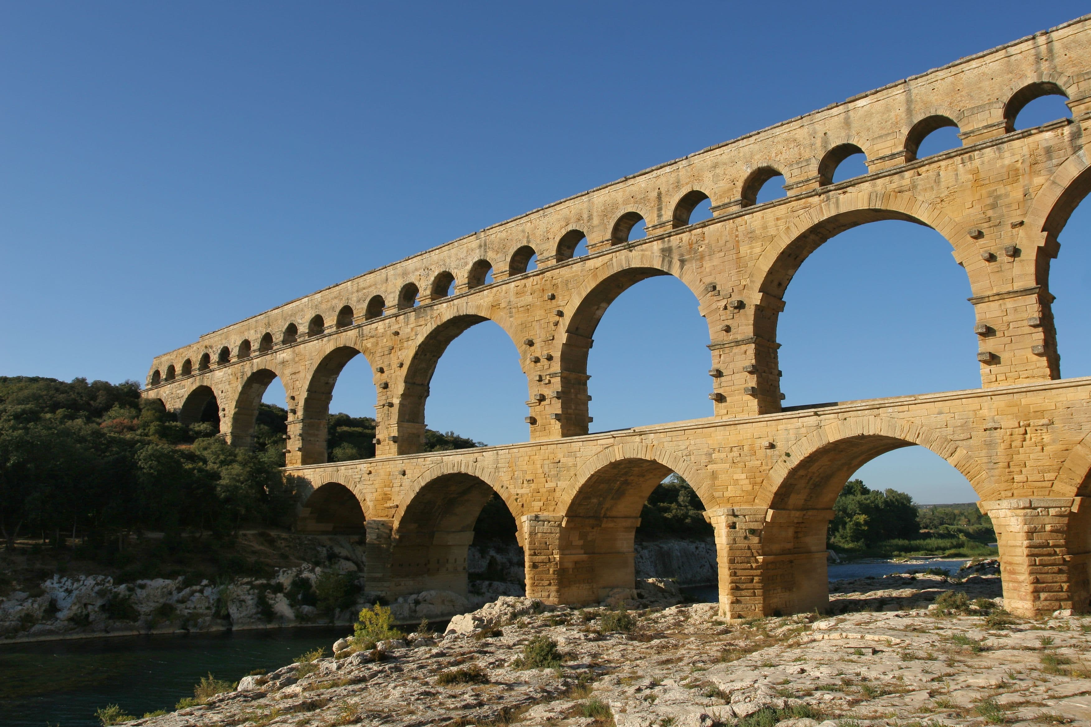 L'incontournable Pont du Gard ne se découvre pas seulement en canoë et en plein été ! ©tomazl