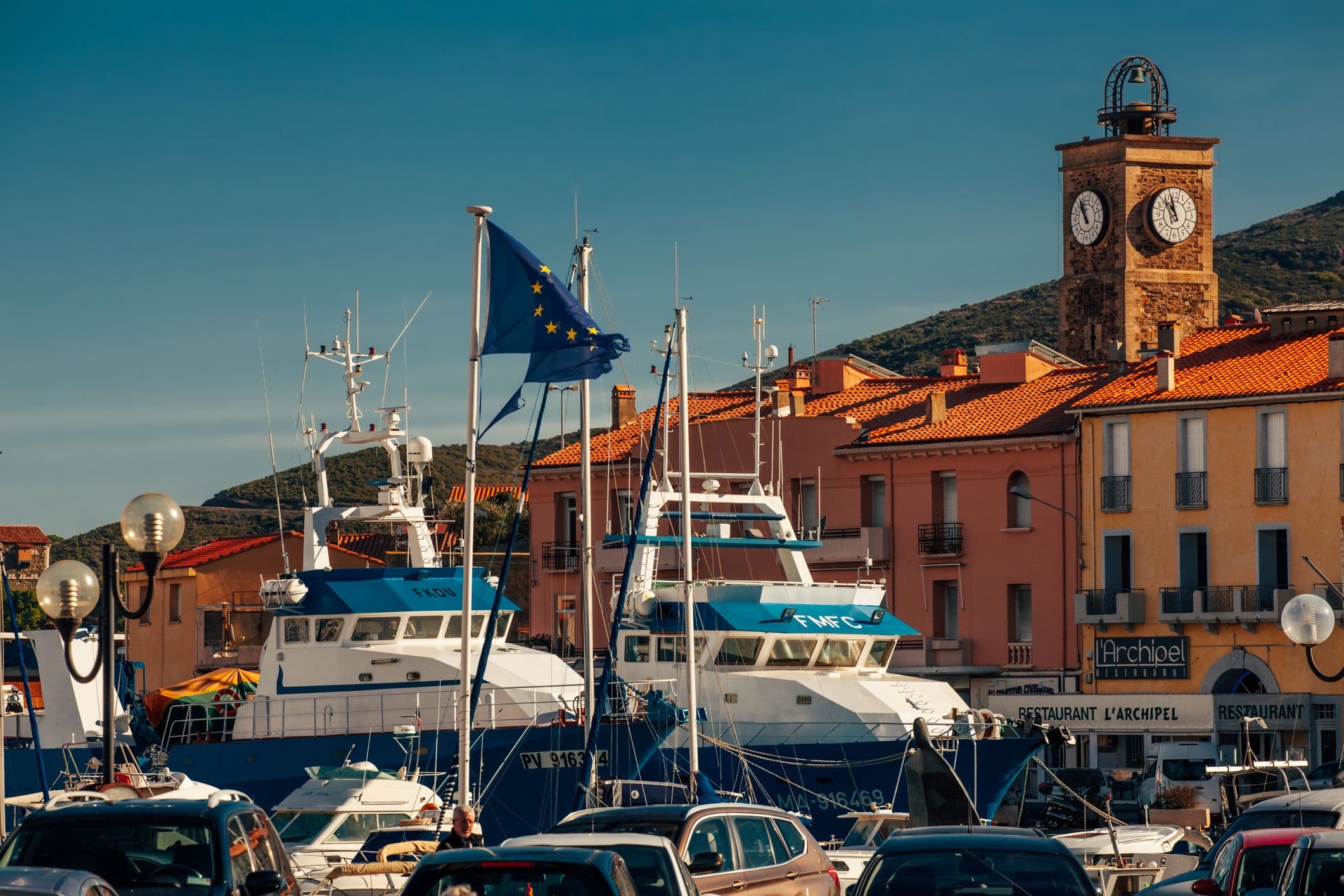L'ambiance unique de la criée, tous les matins sur le port de Port-Vendres. ©Maria Sedova