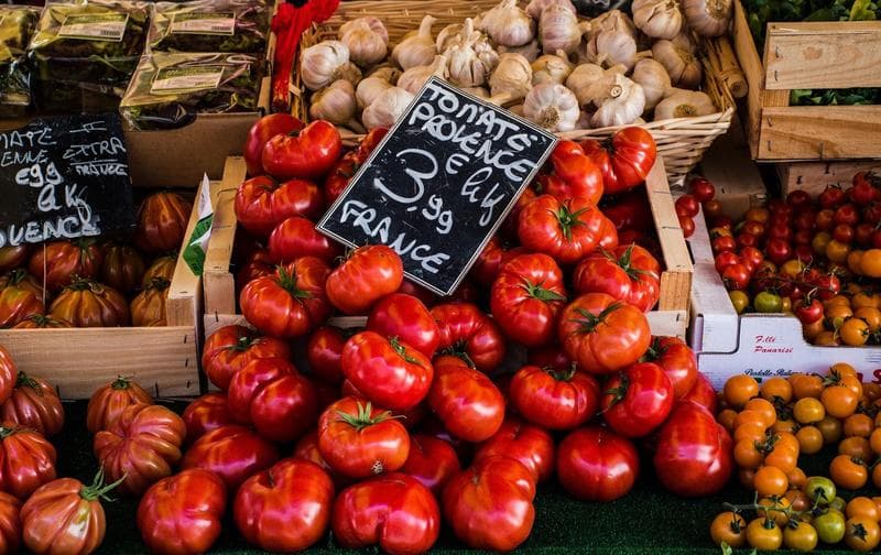 Dans la liste des plaisirs simples : le marché à Eygalières ! ©OT Eygalières