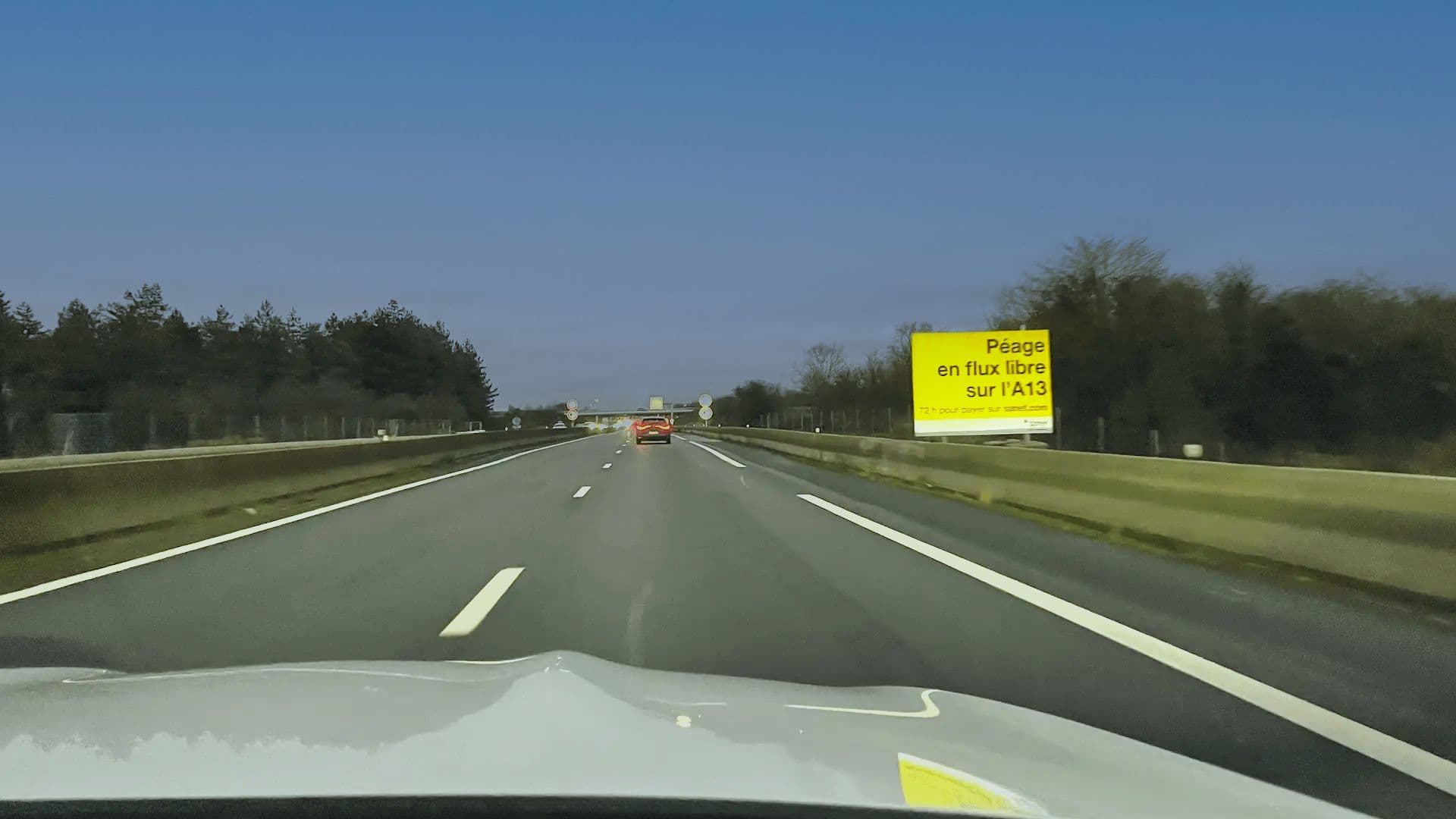Une photo depuis l'autoroute en flux libre sur l'A13 pour valoriser notre quiz sur ce sujet