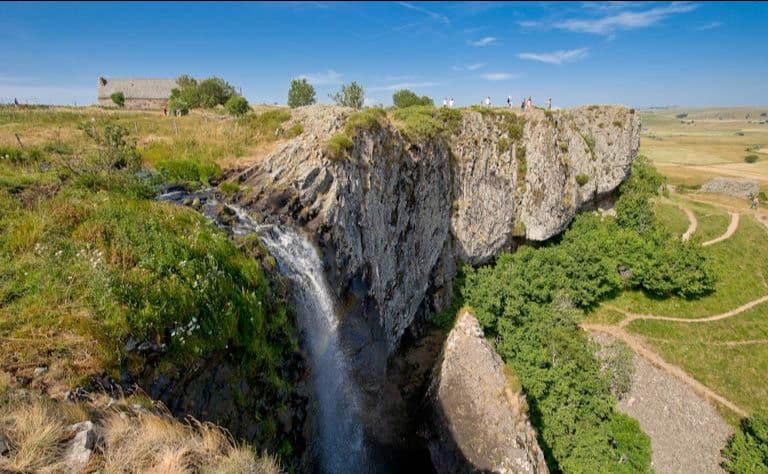 Vue panoramique sur la cascade du Deroc. ©Luc Olivier