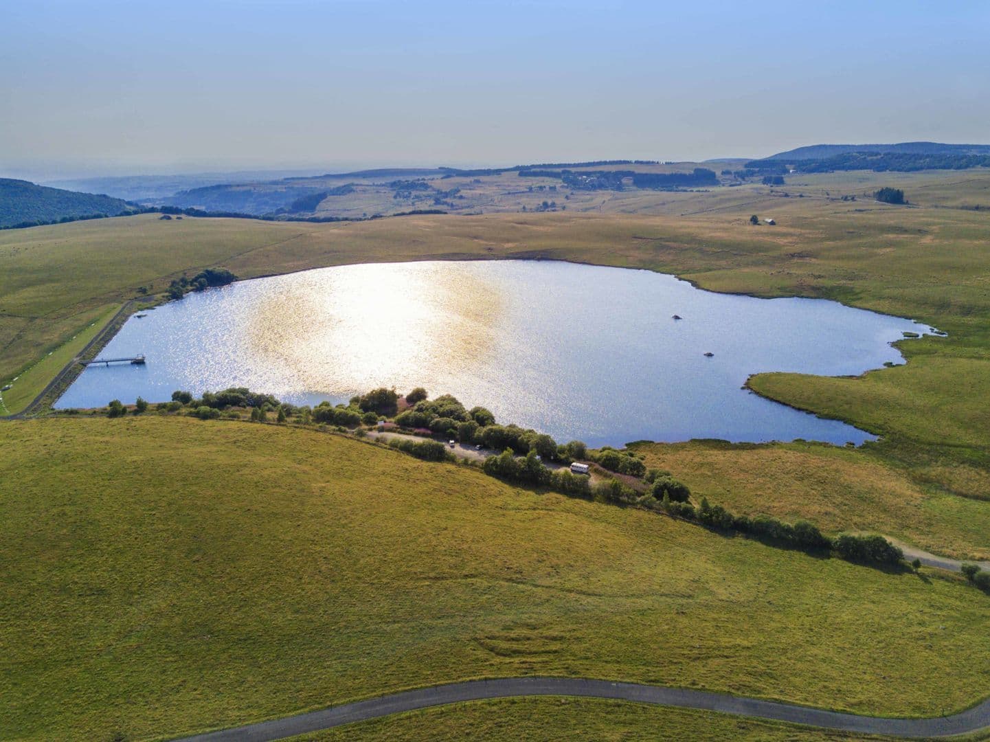 Sur la route des lacs : le Lac de Saint-Andeol. ©Bruno Calendini