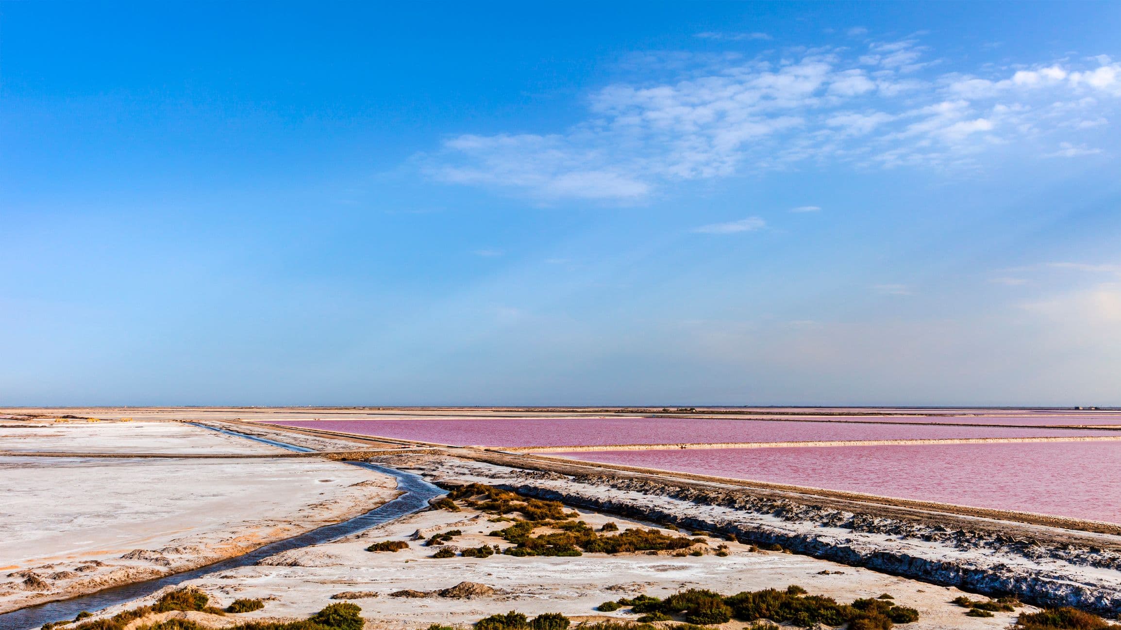 Les lacs roses des Salins de Giraud. ©Flavio Vallenari