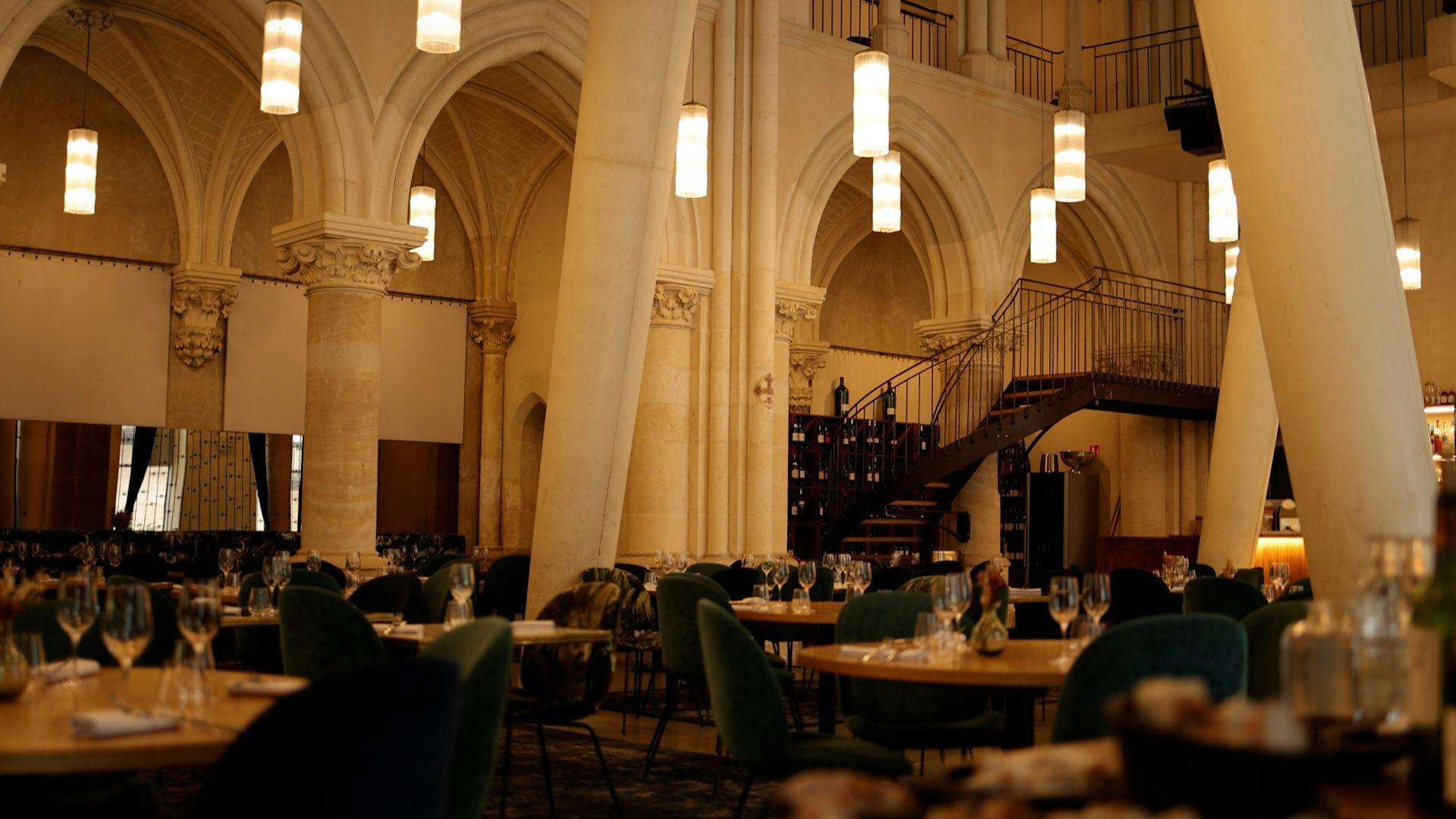 Salle de restaurant de l'établissement Les Archives à Poitiers. 