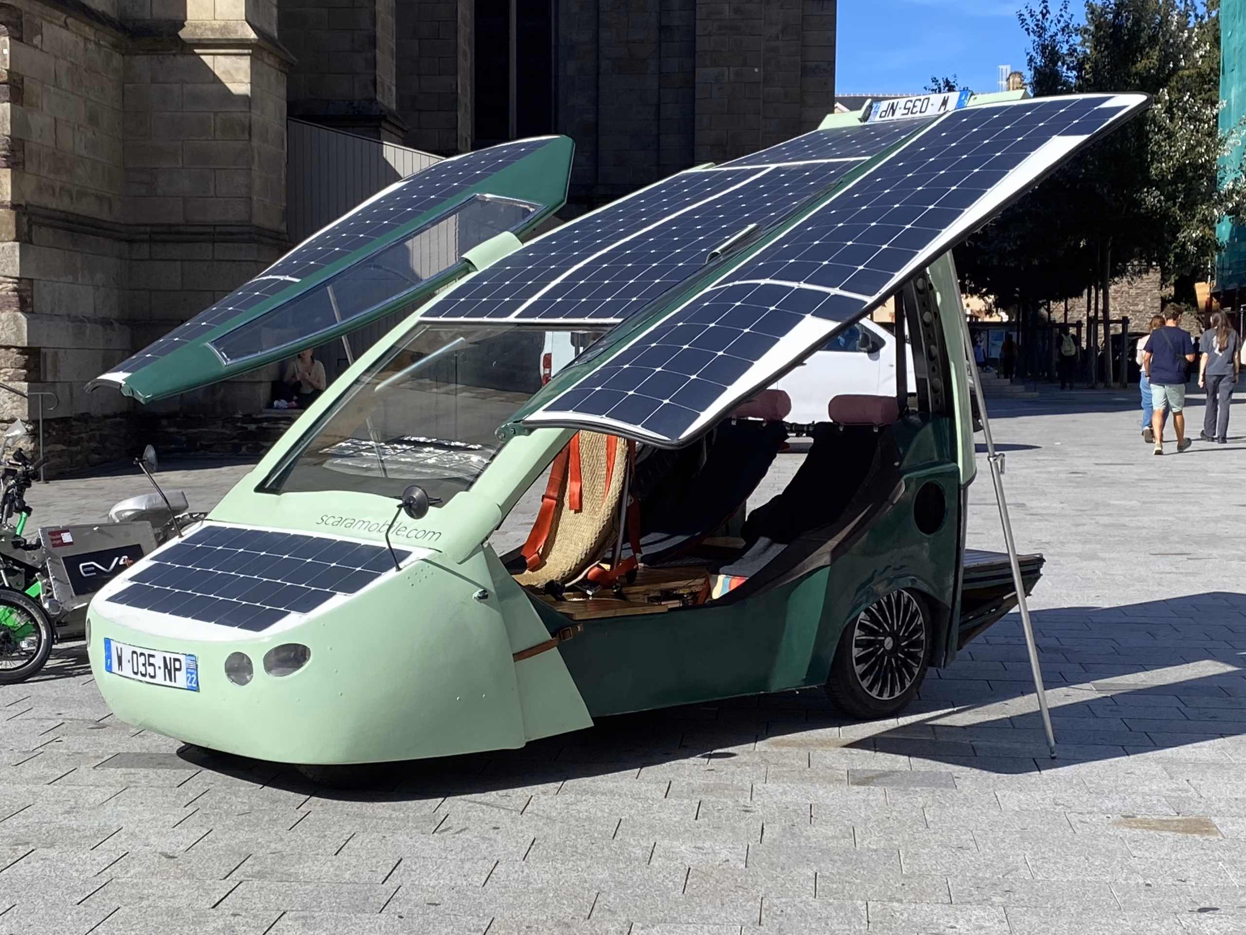 La scaramobile, un véhicule solaire, à Rennes. 