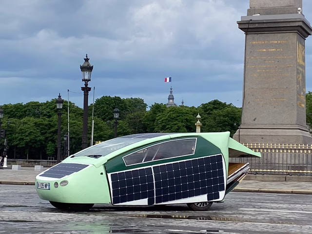La Scaramobile, devant la place de la Concorde. ©Scaramobile