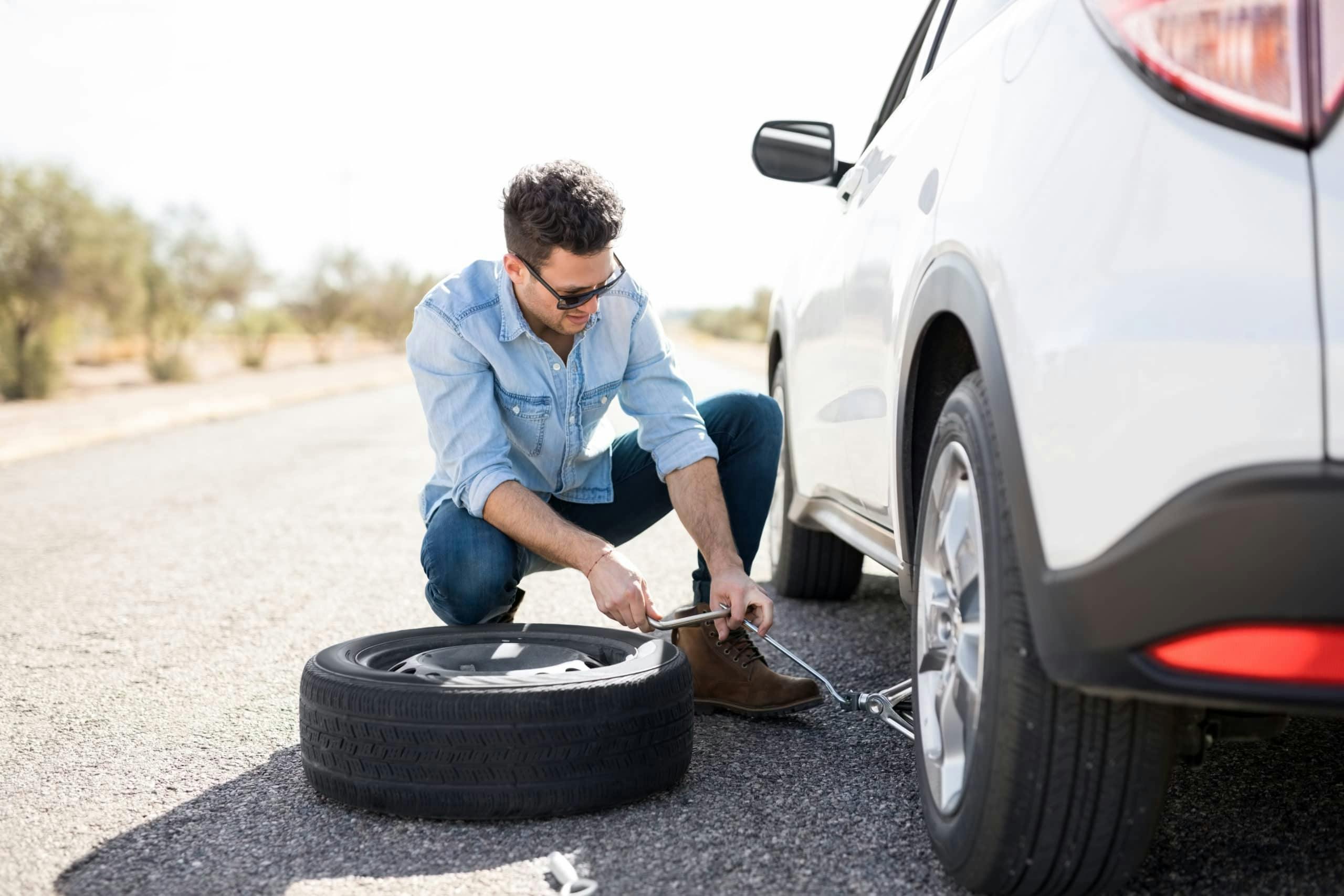 Crevaison ou éclatement d'un pneu : quelle est la différence et que  devez-vous faire?