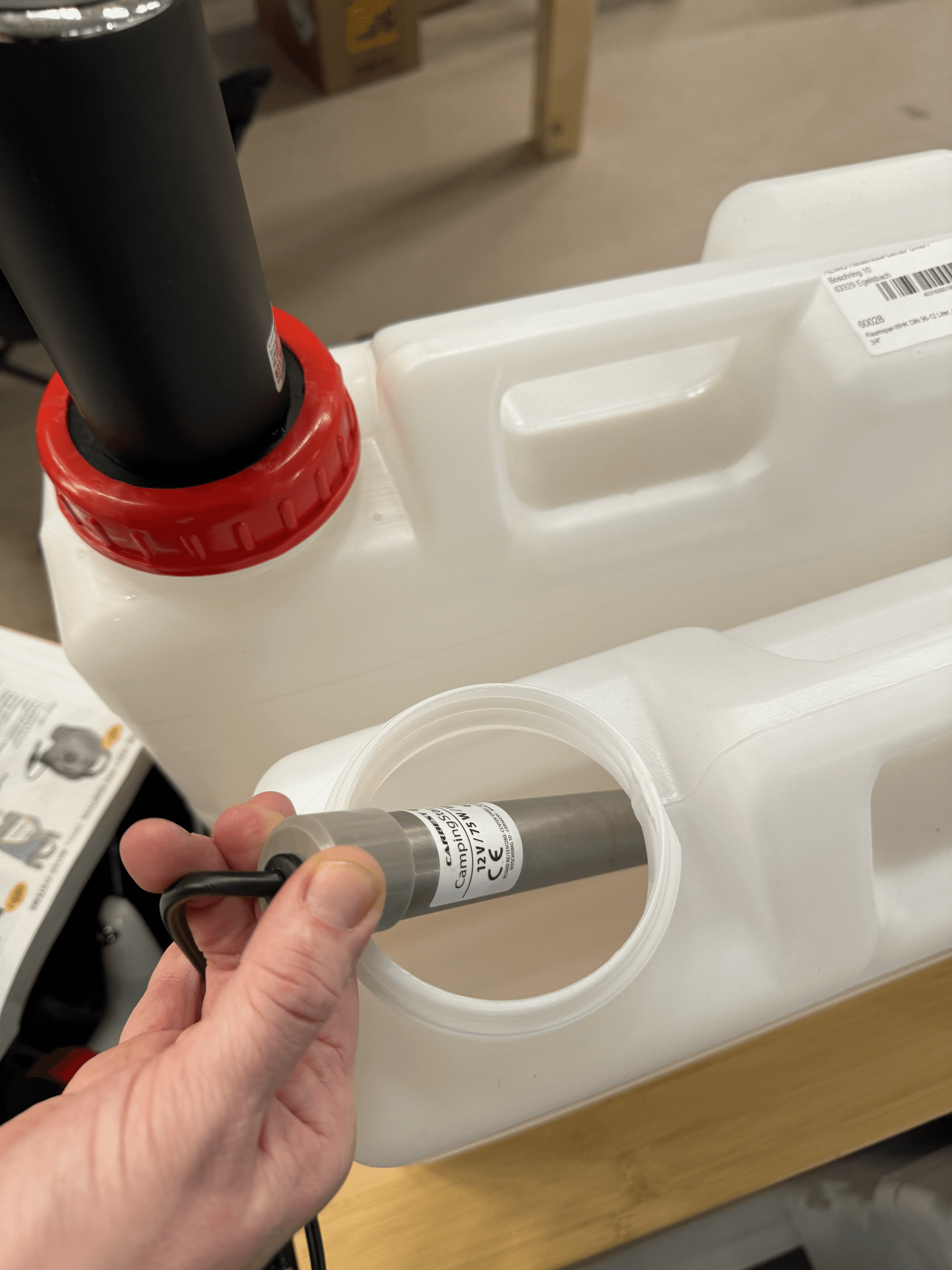 La sonde chauffante permet d'avoir de l'eau chaude pour une trentaine d'euros. ©Roole