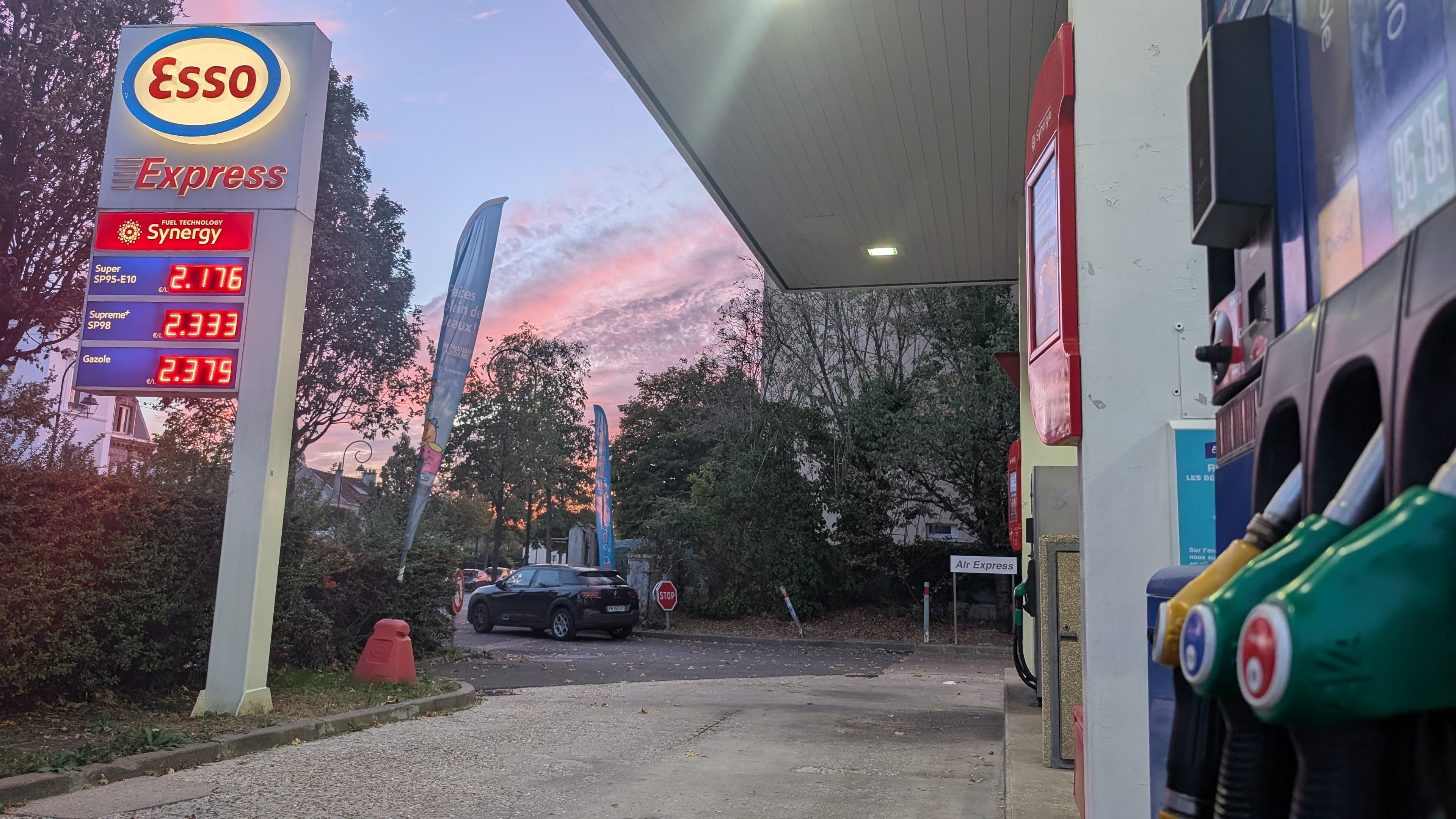 Graphique provenant de Roole Data montrant le prix moyen des différents carburants (gasoil / diesel, SP95 E10, SP98, E85 superéthanol) dans les stations-service de France le mercredi 16 septembre 2026