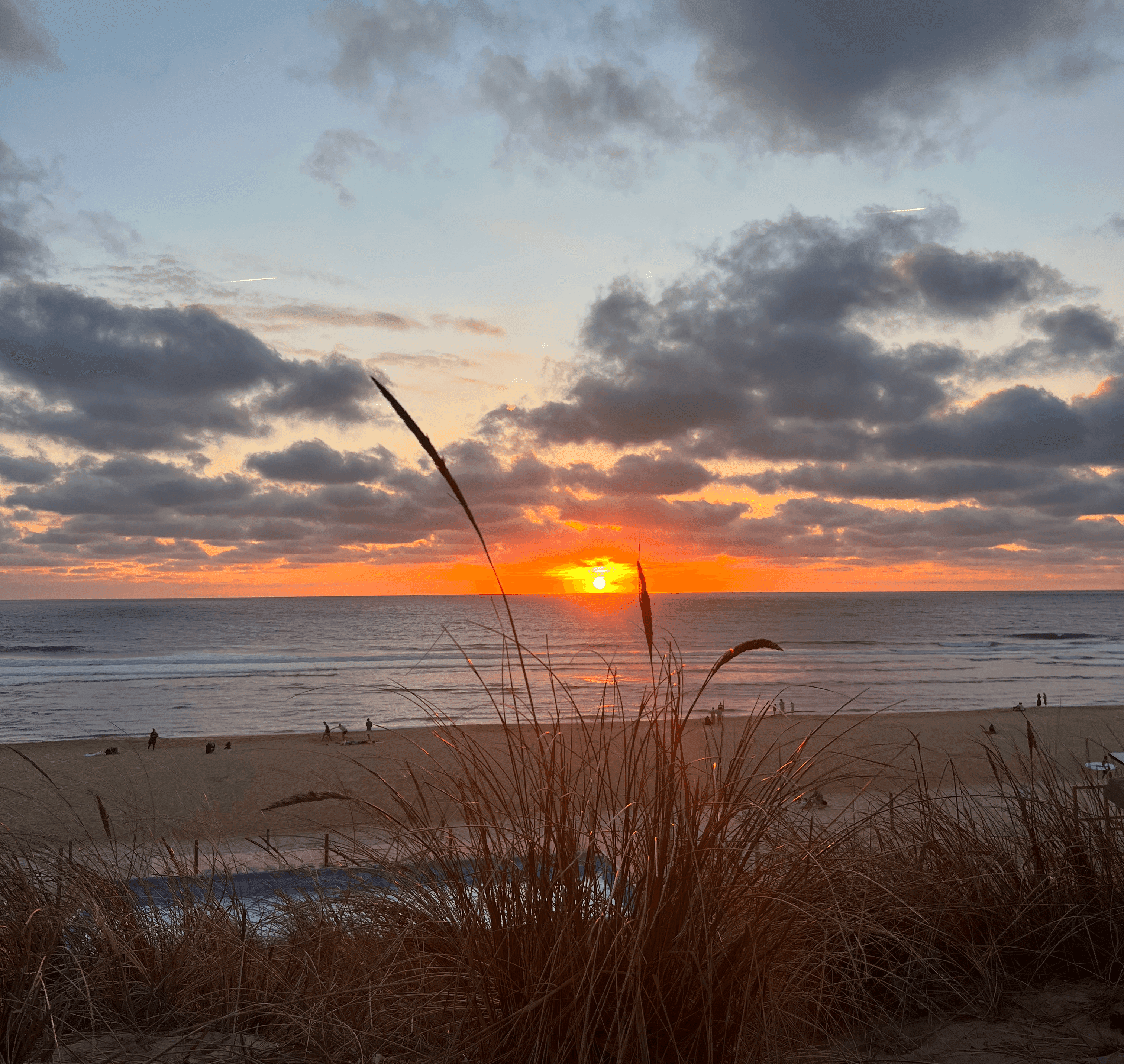 Le coucher de soleil depuis la plage Remember à Mimizan.