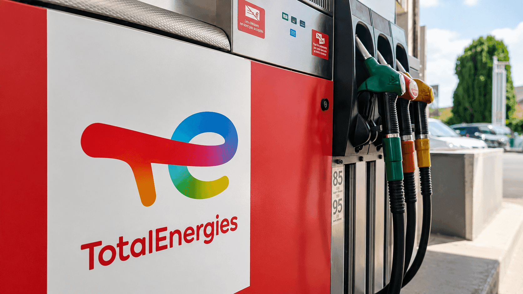 Une pompe de carburant dans une station TotalEnergies